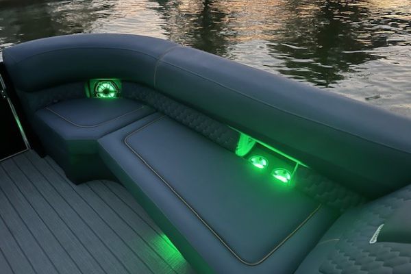 Sylvan Pontoon Boat M5 CLZ DC