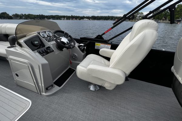 Mirage X3 Party Fish Sylvan Pontoon Boat