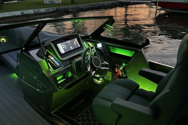 Sylvan Pontoon Boat M5 CLZ DC