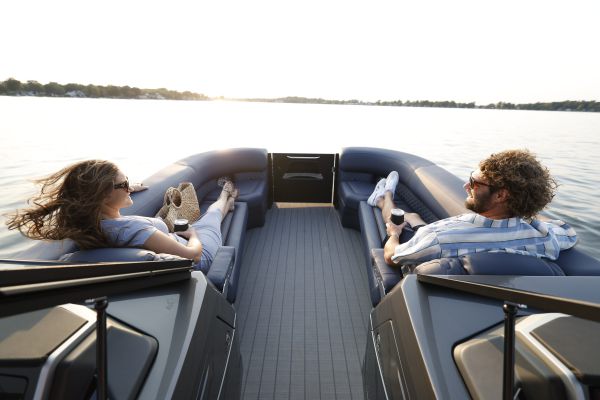 Sylvan Pontoon Boat M5 CLZ DC