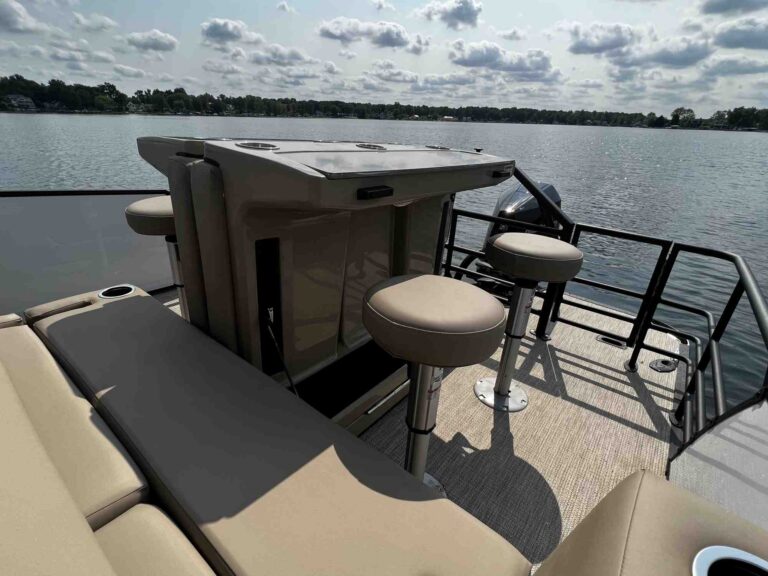 L5 DLZ Bar Sylvan Marine Pontoon Boat