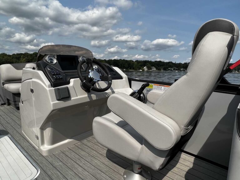 L3 LZ Sylvan Marine Pontoon Boat