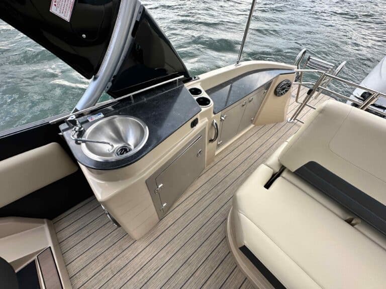 Sylvan Pontoon Boat G-5 CLZ