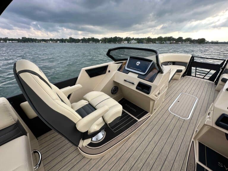 Sylvan Pontoon Boat G-5 CLZ