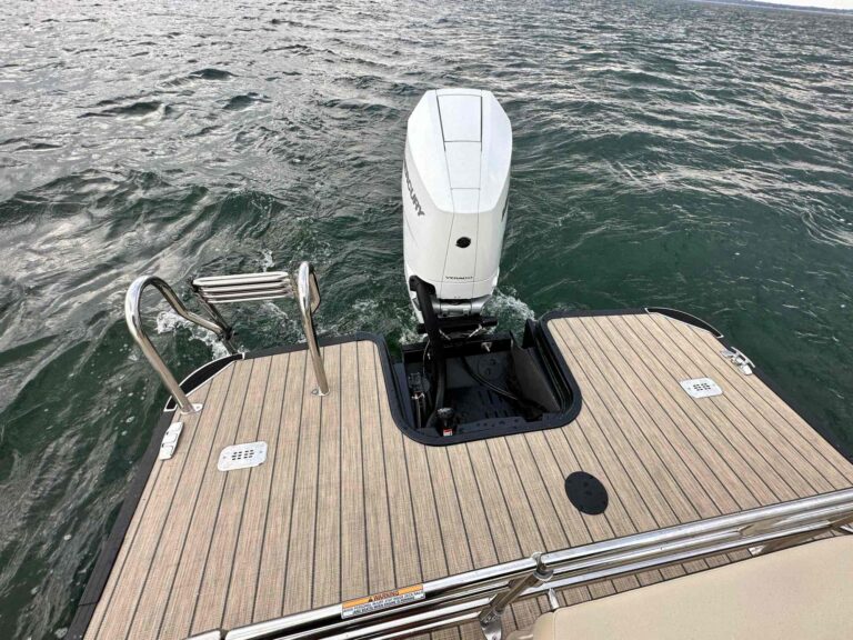 Sylvan Pontoon Boat G-5 CLZ