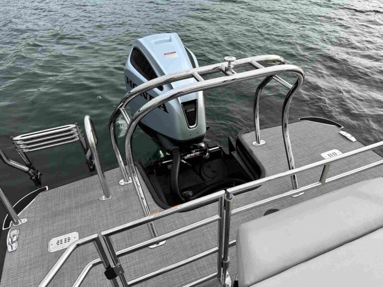 Sylvan Pontoon Boat G-5 CLZ
