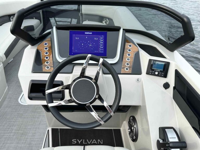 Sylvan Pontoon Boat G-5 CLZ