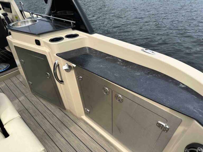 Sylvan Pontoon Boat G-5 CLZ