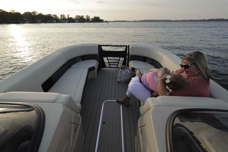 Sylvan Pontoon Boat G-5 CLZ